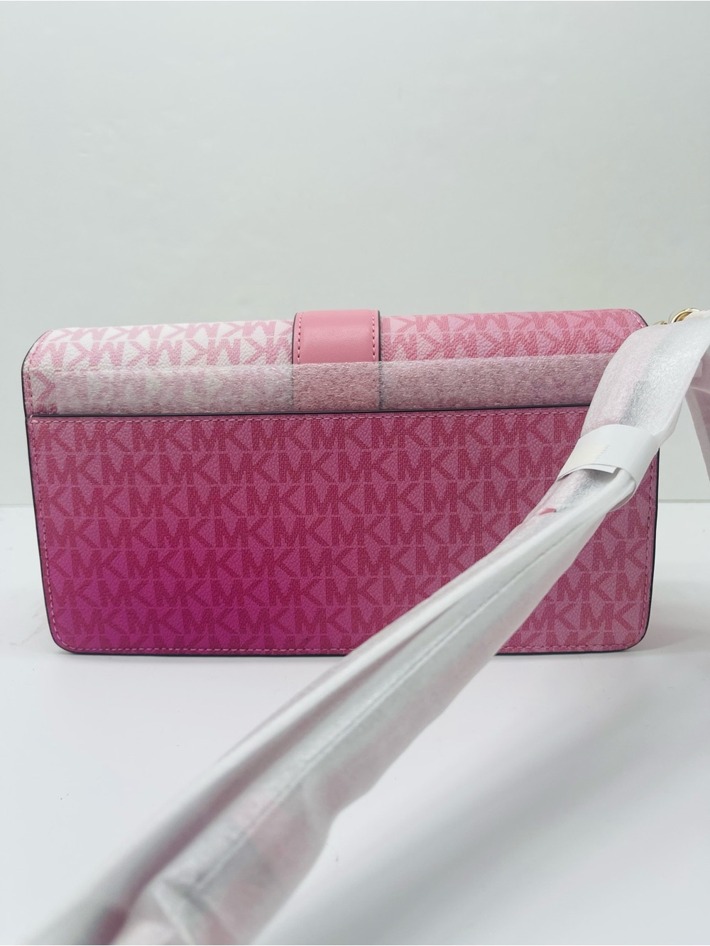 MICHAEL KORS Greenwich Md Ombré Signatur Logo Convertible Shoulder
Carnation
NWT - Picture 6 of 16